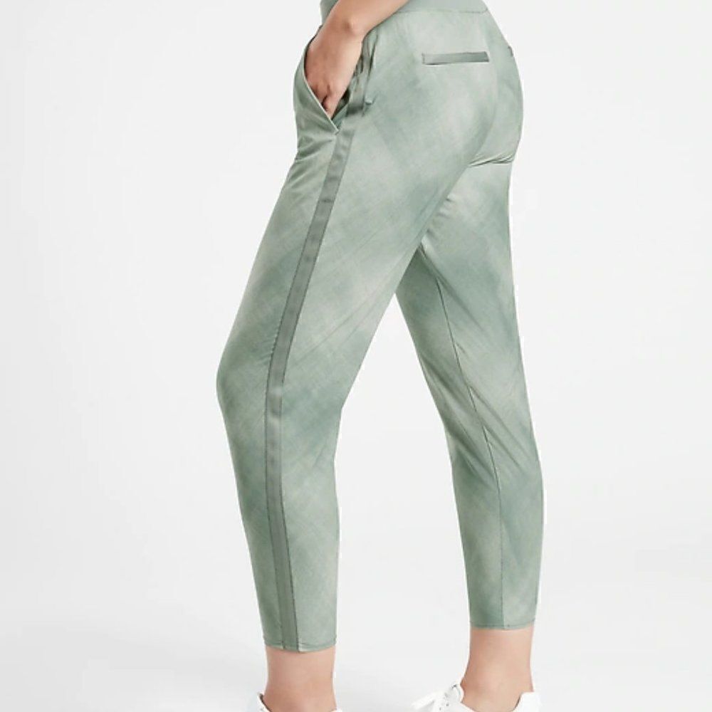 Athleta Crop Pants Womens Sz 2 Nolita Slim Tapered Athleisure Minimalistic Grey - Picture 3 of 16